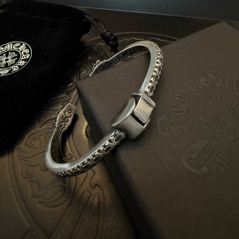 Ch*0me He**ts bracelets